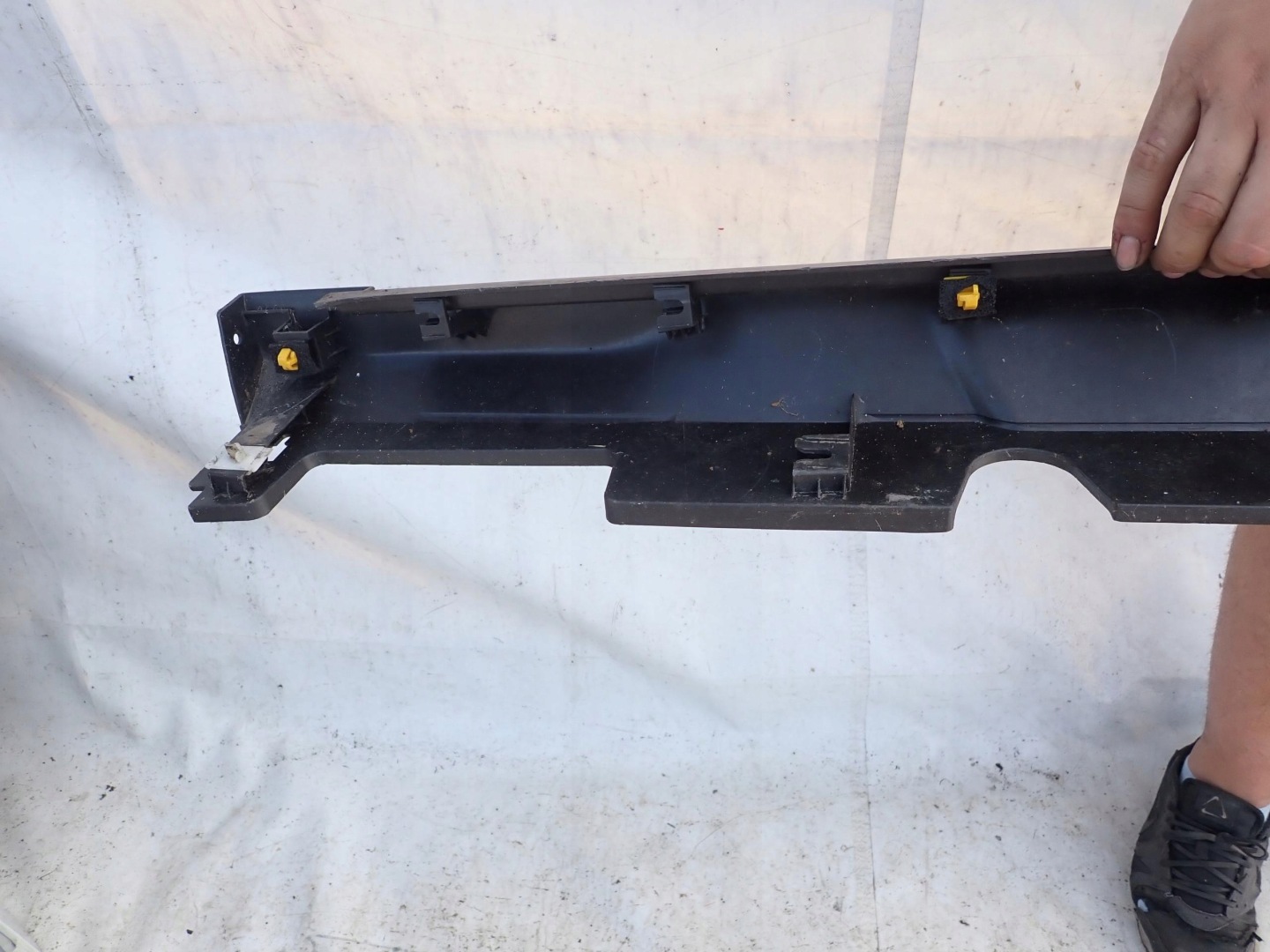 HYUNDAI KONA and 17- moulding threshold right
