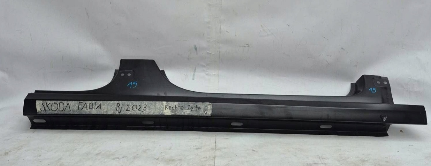SKODA FABIA IV 4 6V 21- threshold right side
