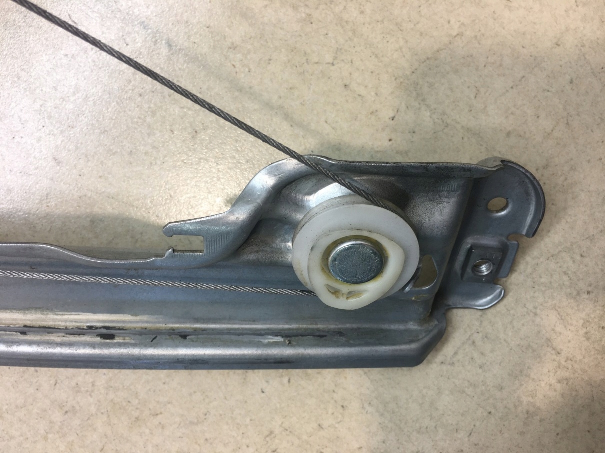 window regulator left rear part CLIO III 8200291154