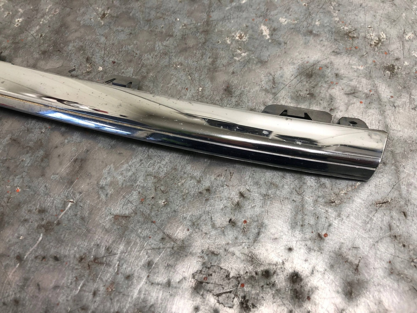 lišta CHROM nárazníku levá VW CADDY 2K5853767A