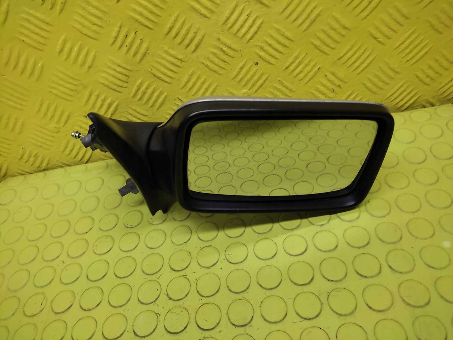 SEAT IBIZA and mirror manually right