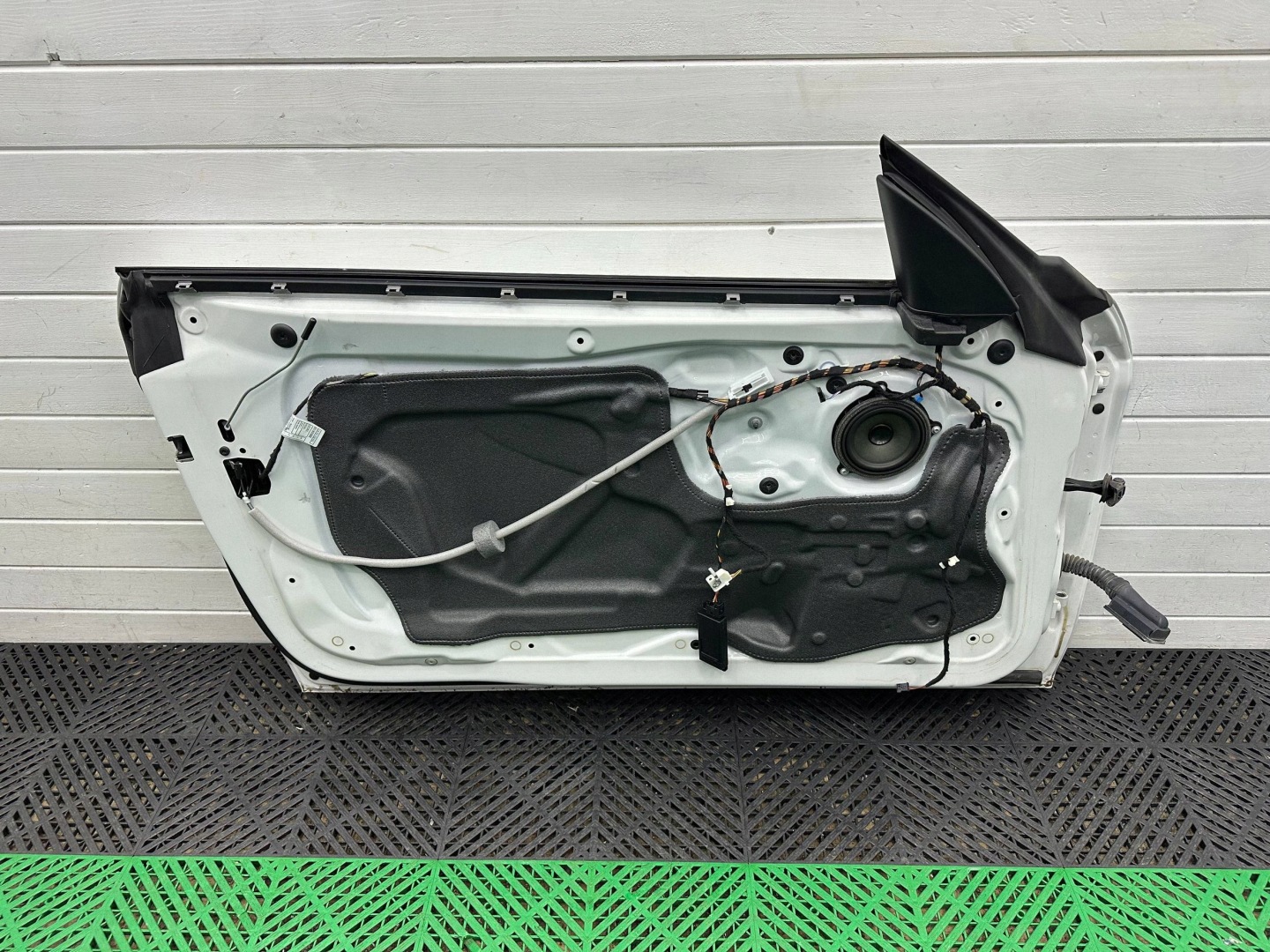 door coupe front side left BMW 2 F23 complete colour A96