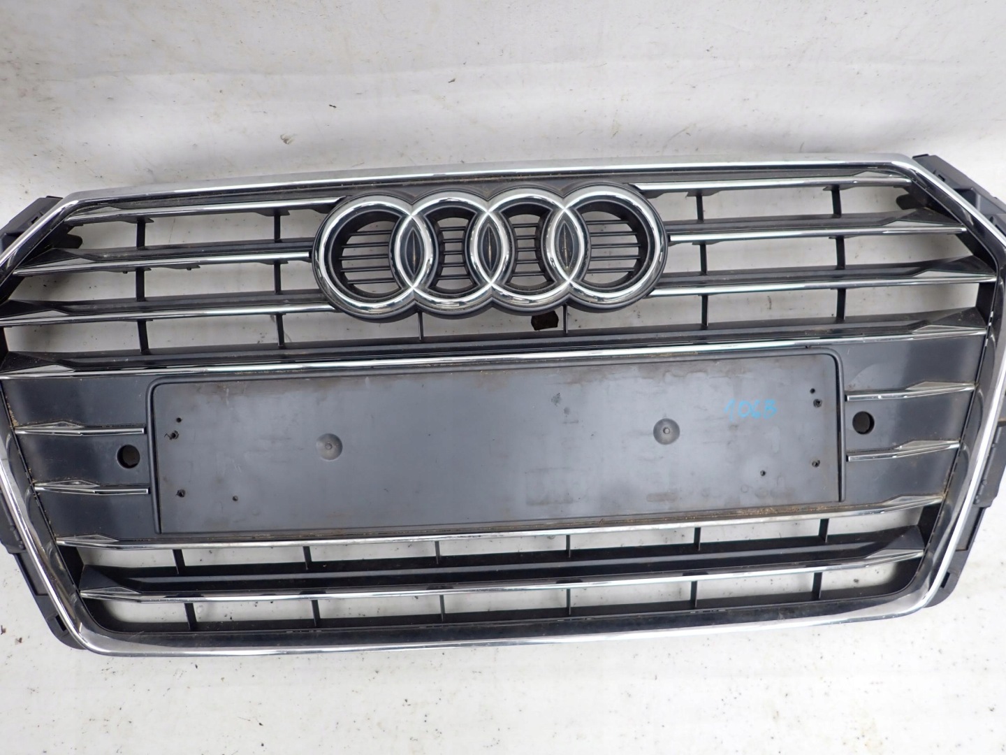 AUDI A4 B9 8W S-LINE 15-19 grill grille radiator