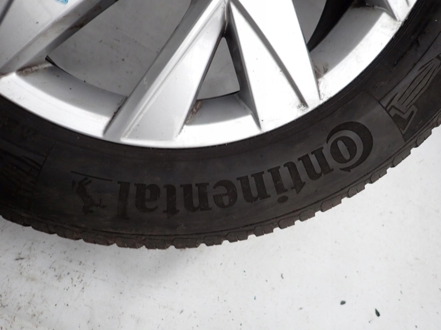 CONTINENTAL ALLSEASONCONTACT 235/55 R18 gomma