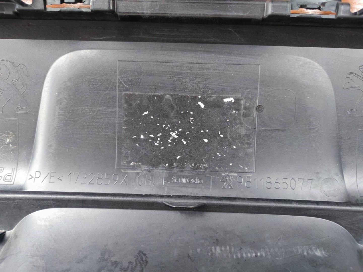 PEUGEOT 3008 II GT bumper rear part below PDC + spoiler