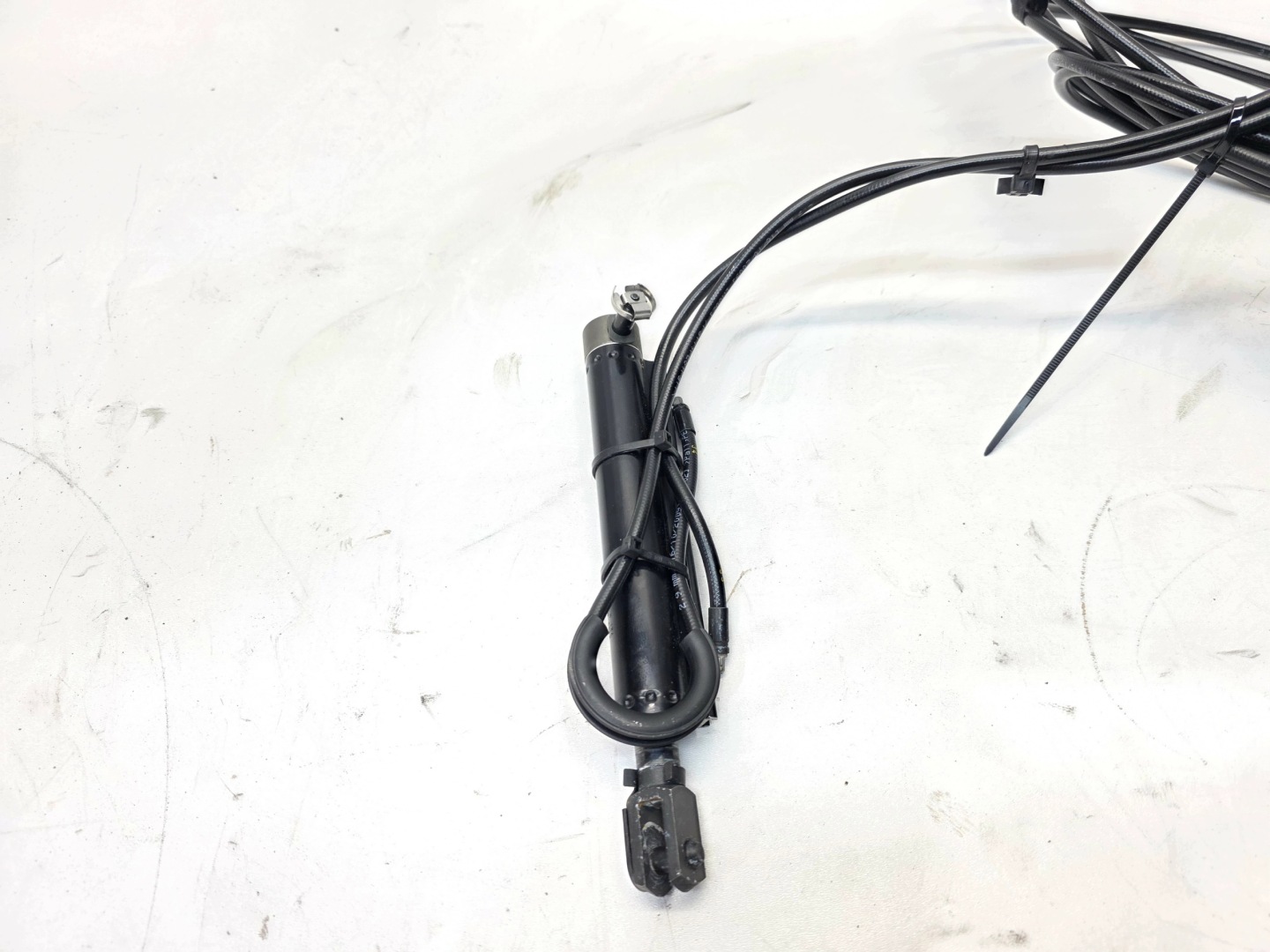 válec hydraulický teleskop střechy pravý AUDI A5 8F CABRIO 8F0871605