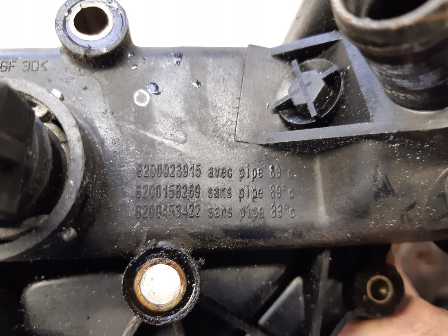 Boîtier thermostat 8200023915 Renault Modus