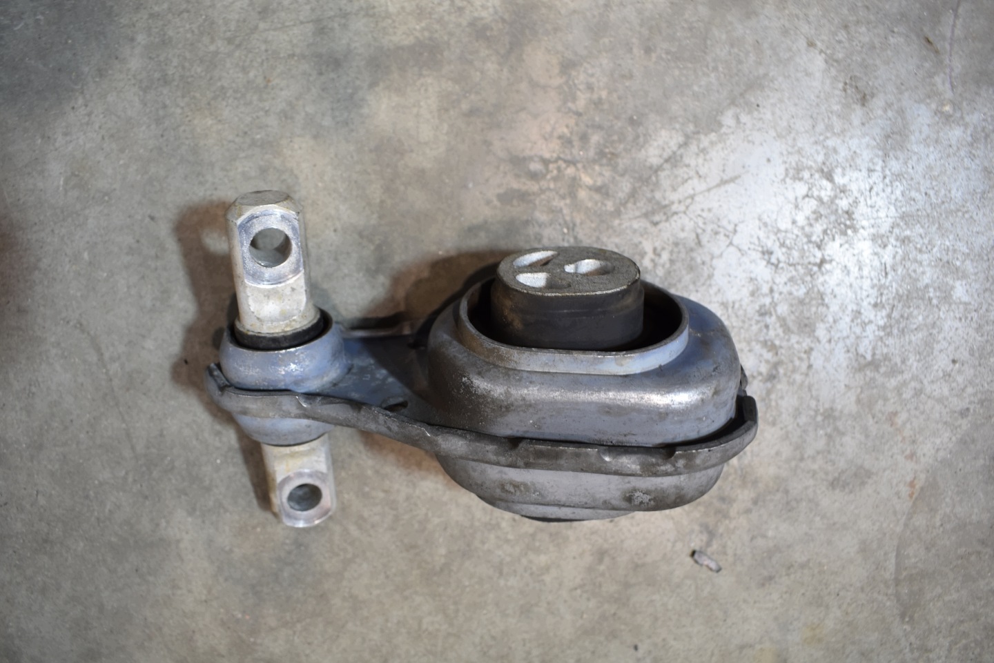 IDEALNA airbag engine mount MERCEDES W118 W177 1