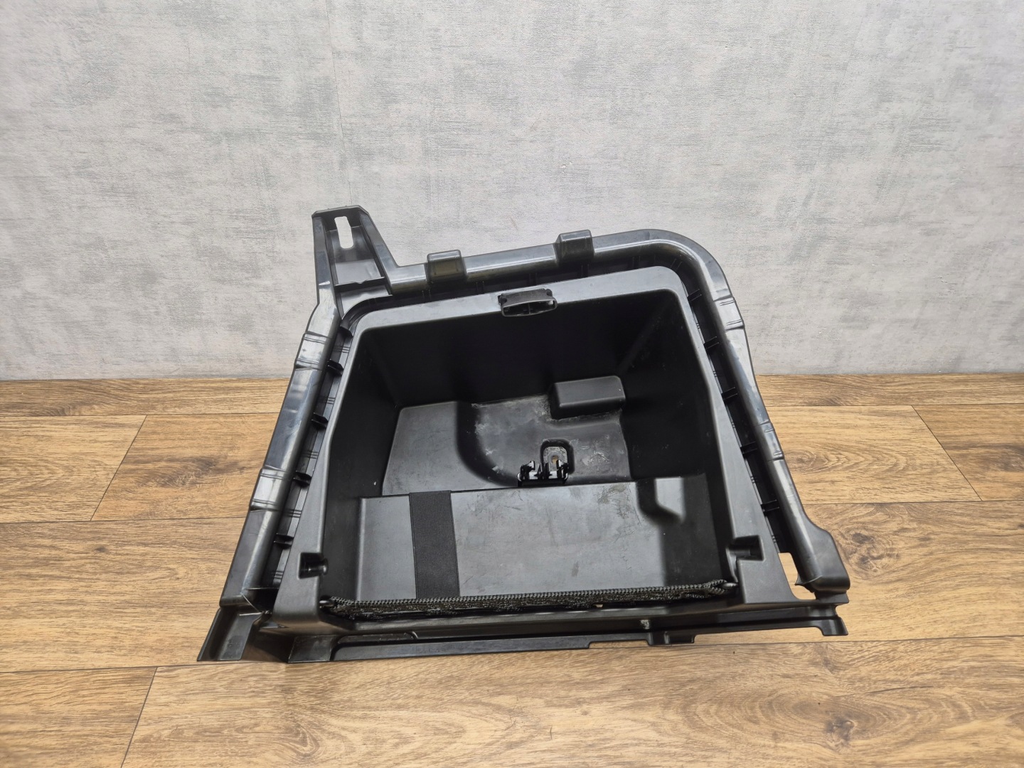BMW 5 G30 left upholstery passenger compartment cover boot HYBRYDA 7378505