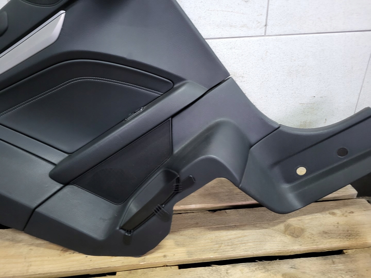 MERCEDES E-KLASA CABRIO W207 A207 side upholstery left rear part