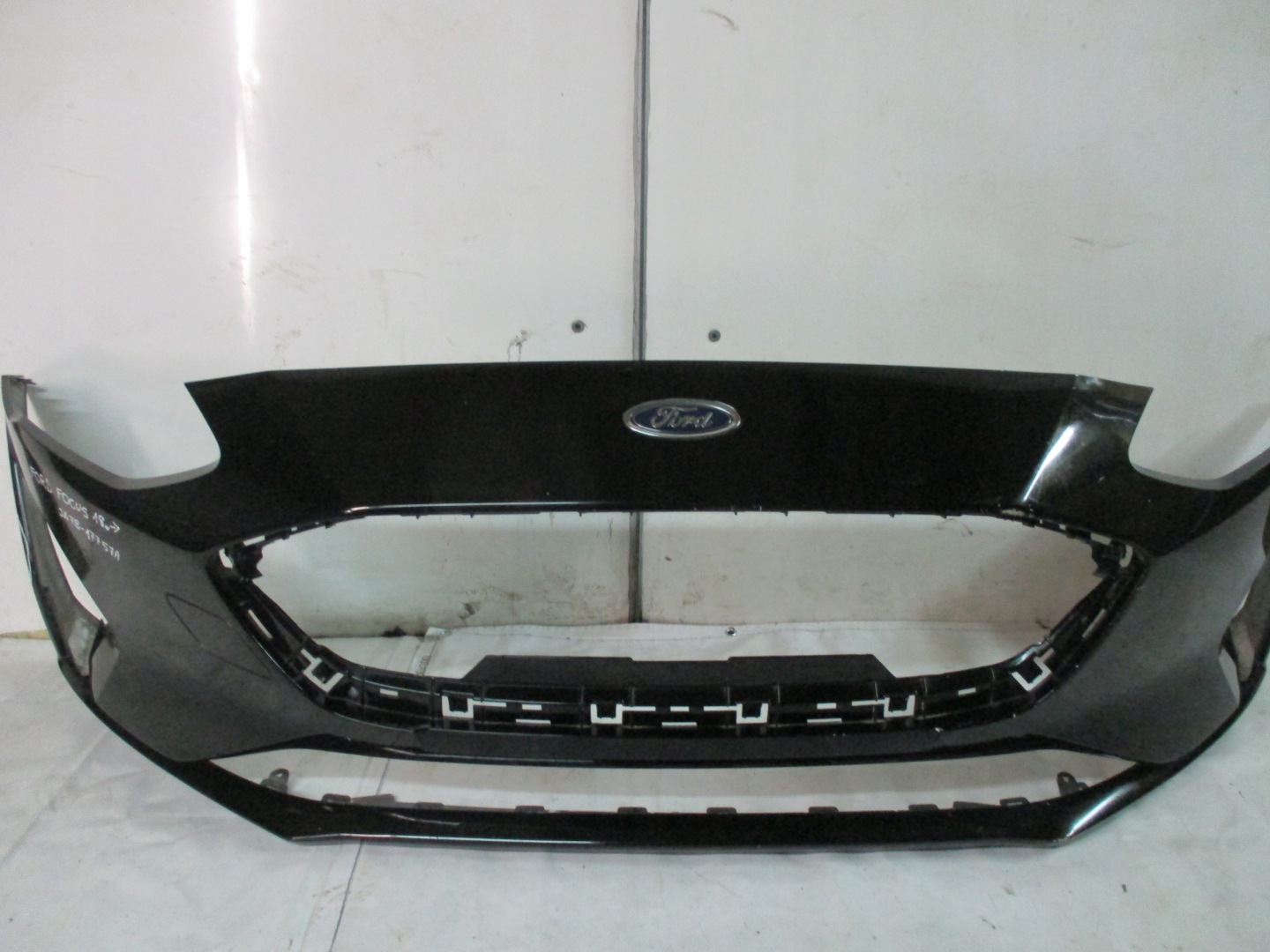 nárazník predok predný Ford Focus 18r- JX7B17757A