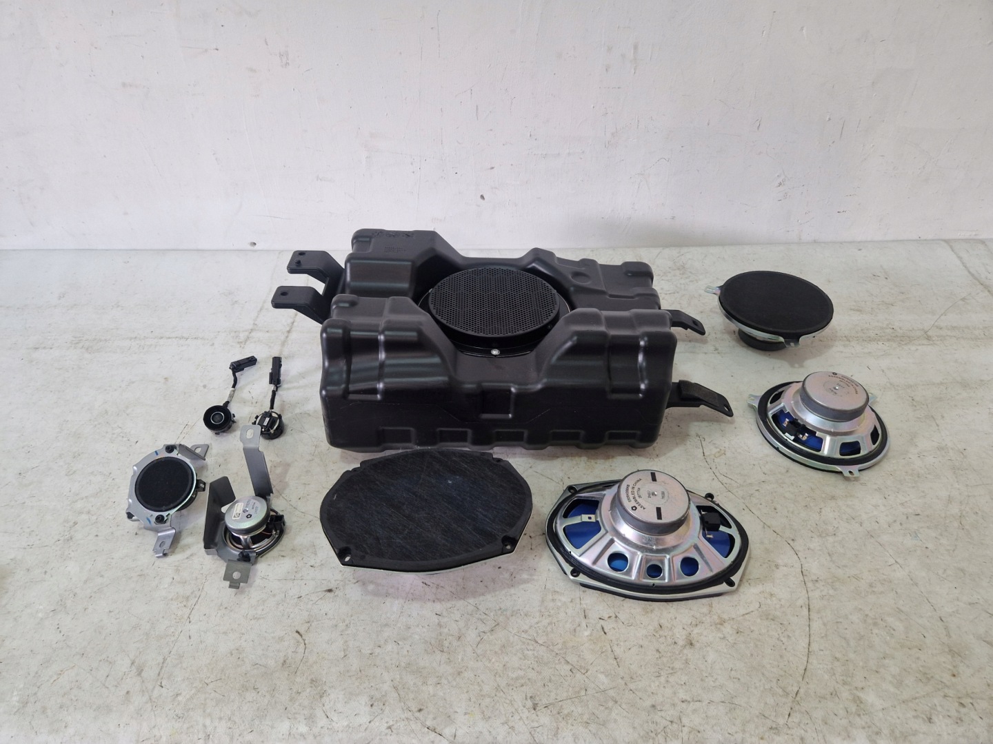 DODGE DURANGO III running board KOMPLET speaker speakers SUBWOFER 68258456AA