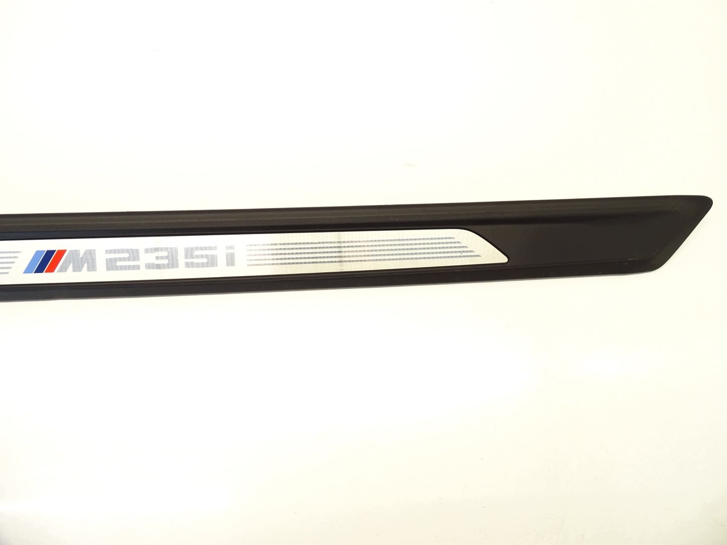 cover cap moulding of the threshold BMW 2 8059061