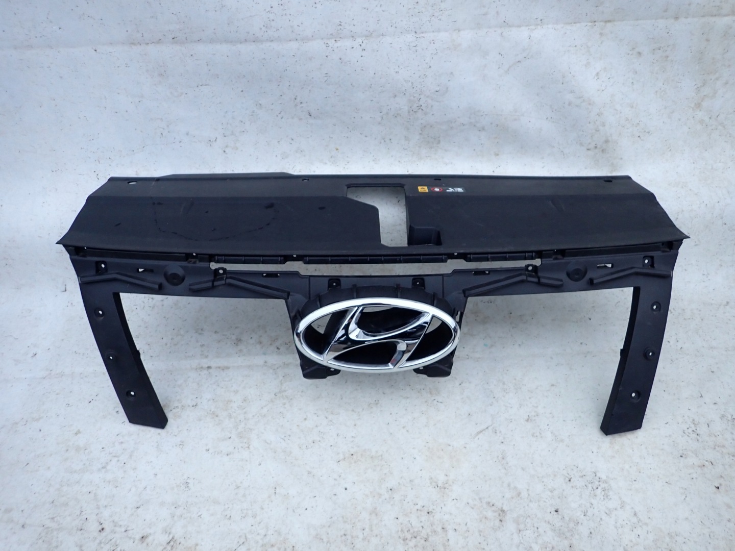 HYUNDAI TUCSON IV 20- holder GRILLA GORA