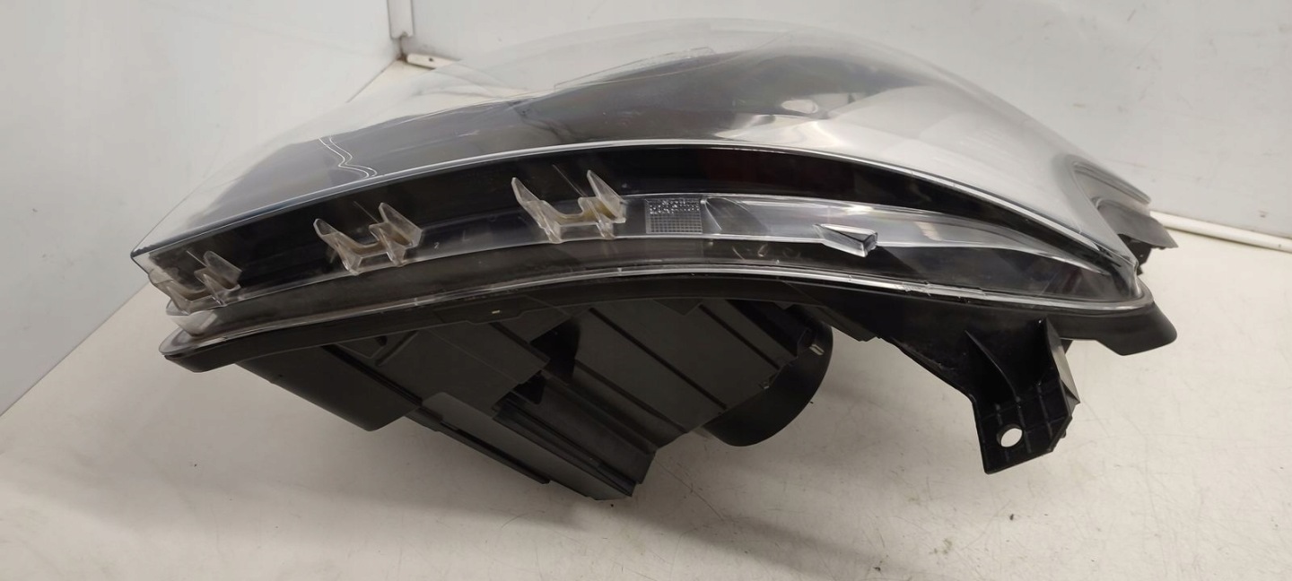 light front front left Renault Trafic III
