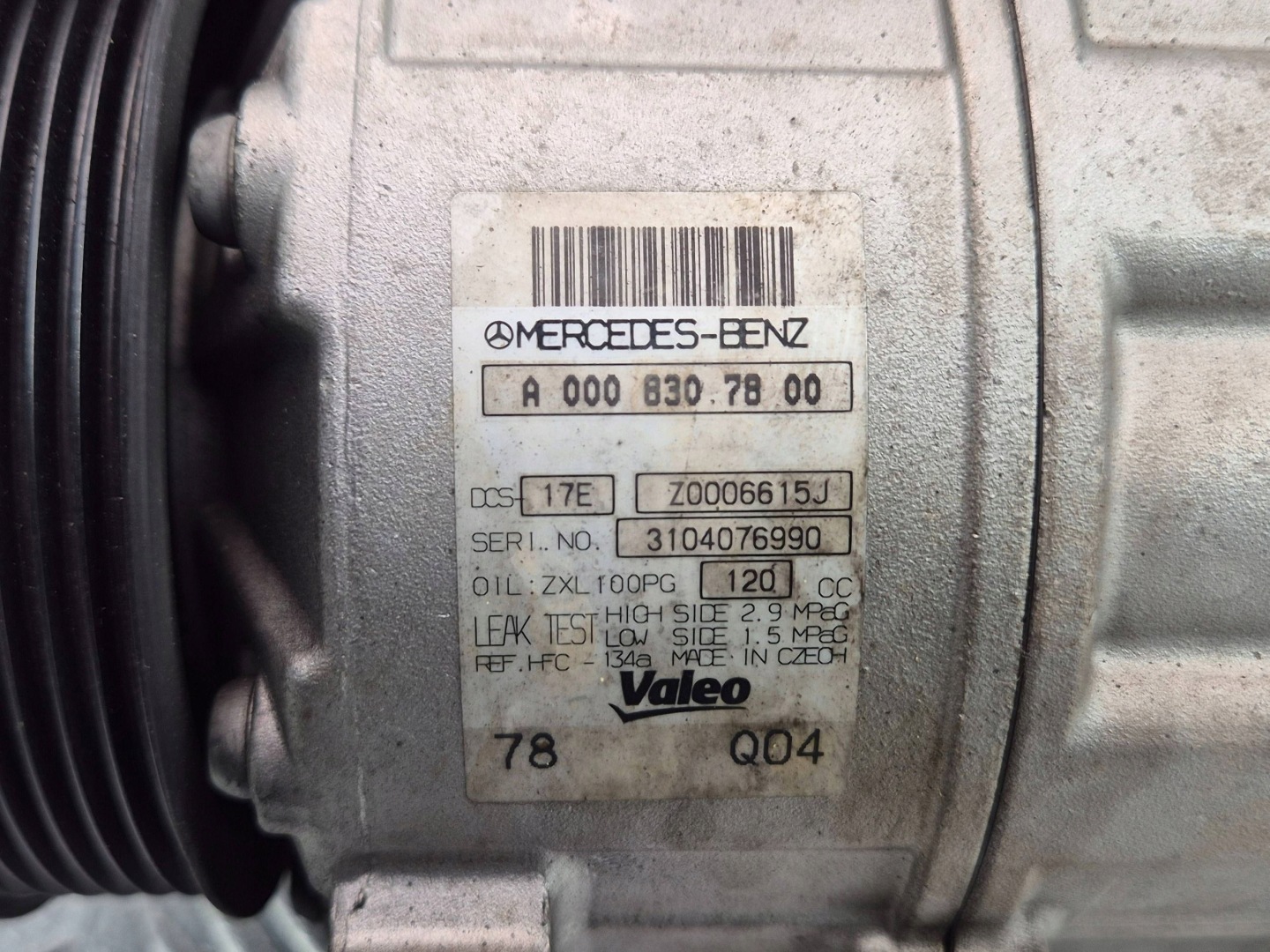 Mercedes E200 CGI W212 compressor; compressor of the air conditioning A0008307800
