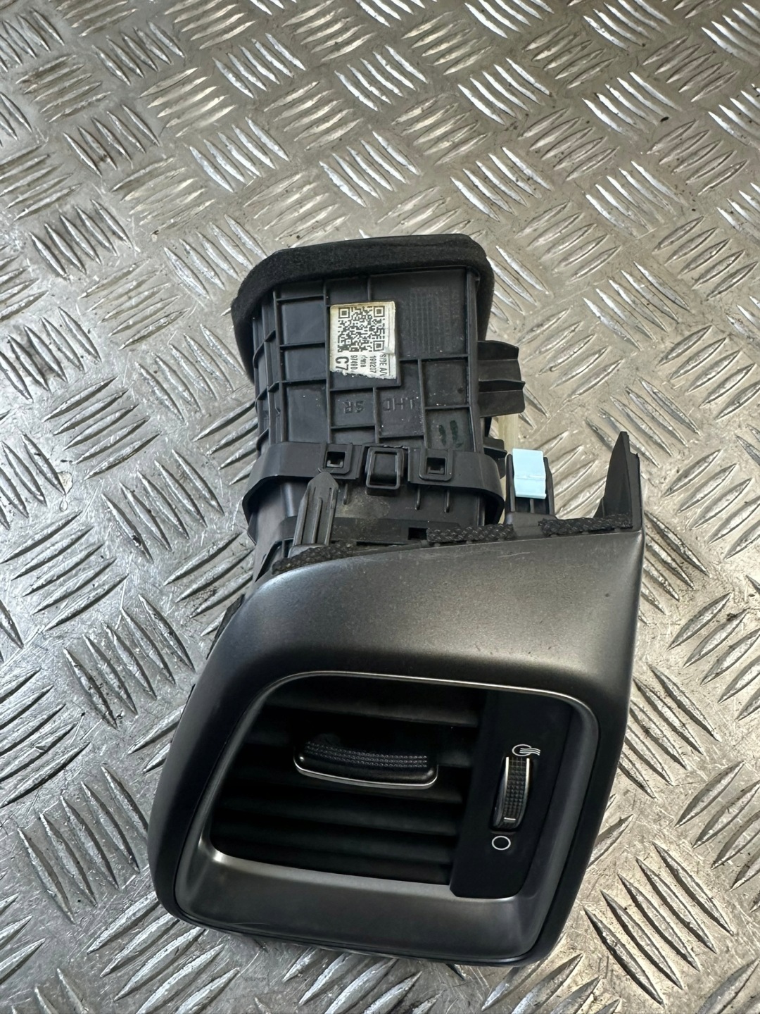 mřížka klími levá KIA PRO CEED III 97490J7000