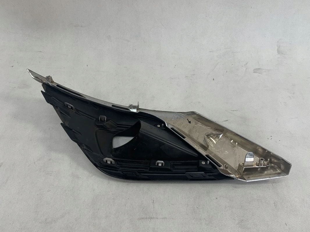 Mitsubishi Outlander 3 III FL 19r grille left grid Lift 2019