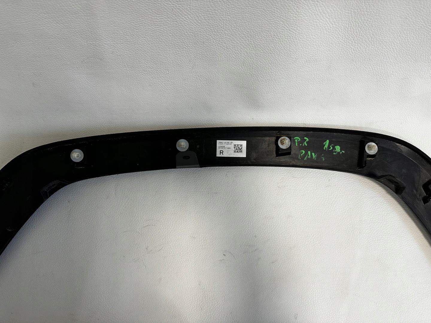 Toyota RAV 4 Rav-4 moulding fender right front 18