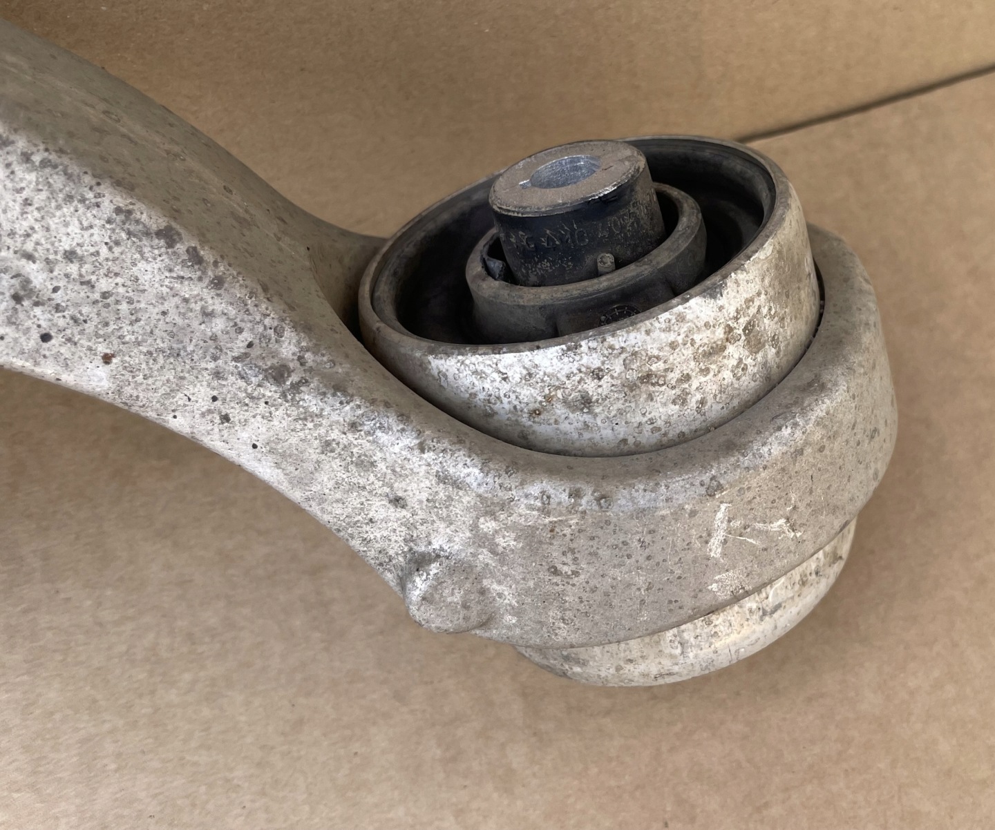 arm front right VW AUDI PORCSHE 4M0407695C original