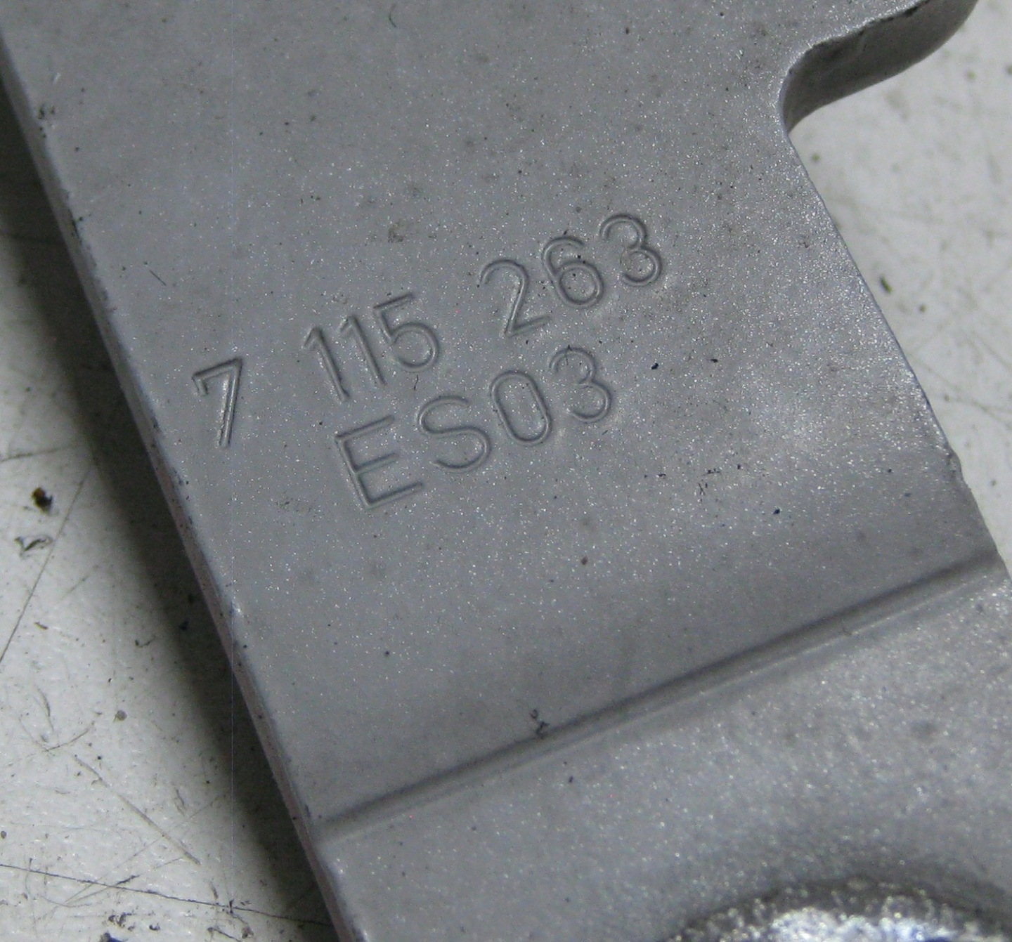 BMW E91 2.0 D 09R hinge bonnets left right KOMPLET 7115263 7115264