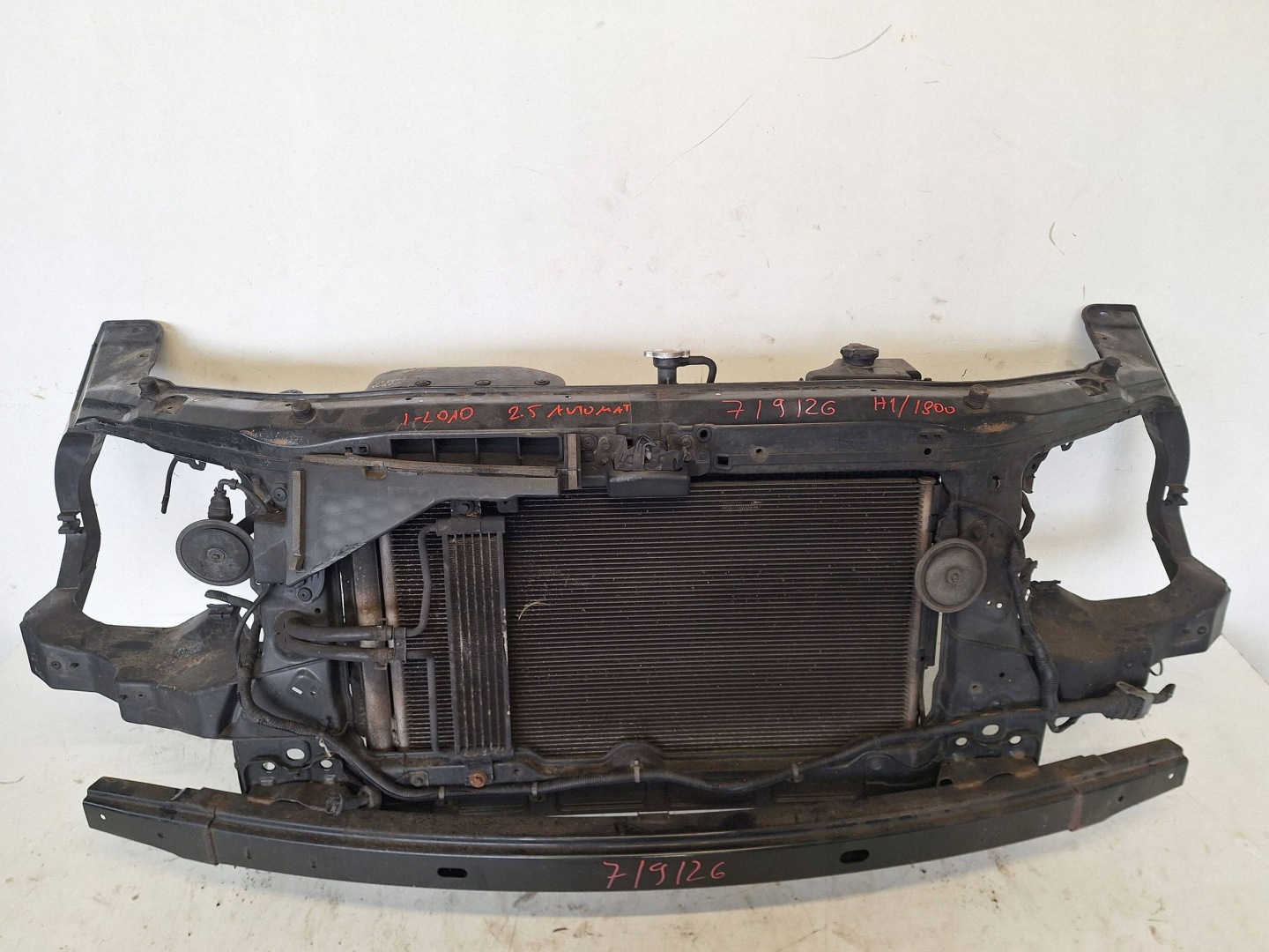 HYUNDAI H1 I800 07-13 support panel for radiators 2.5 CRDI - AUTOMAT