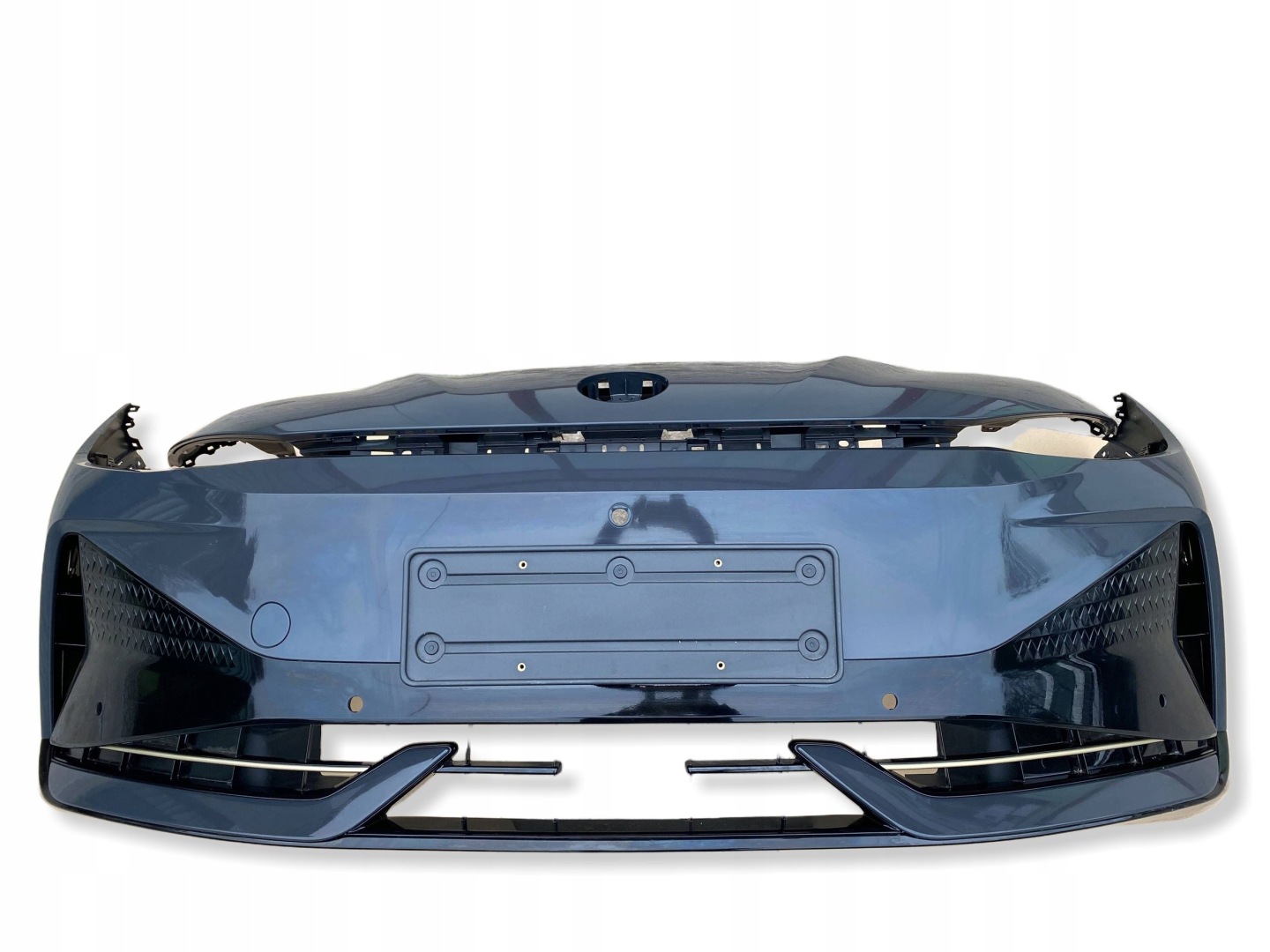 VW ID UNYX 07 complete bumper front front PDC KAMERA 11M807575