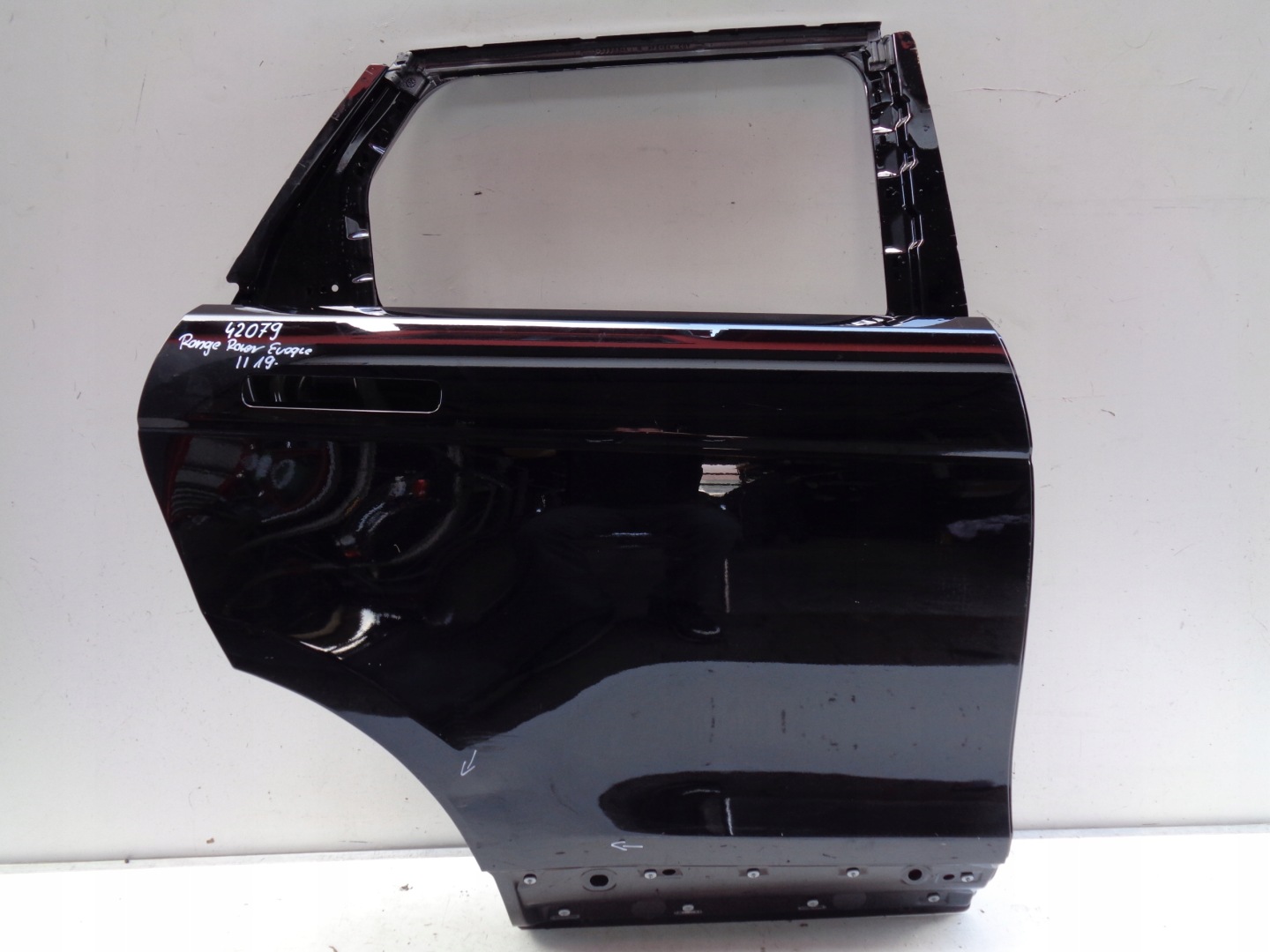 door right rear. RANGE ROVER EVOQUE II 19- NR 42079