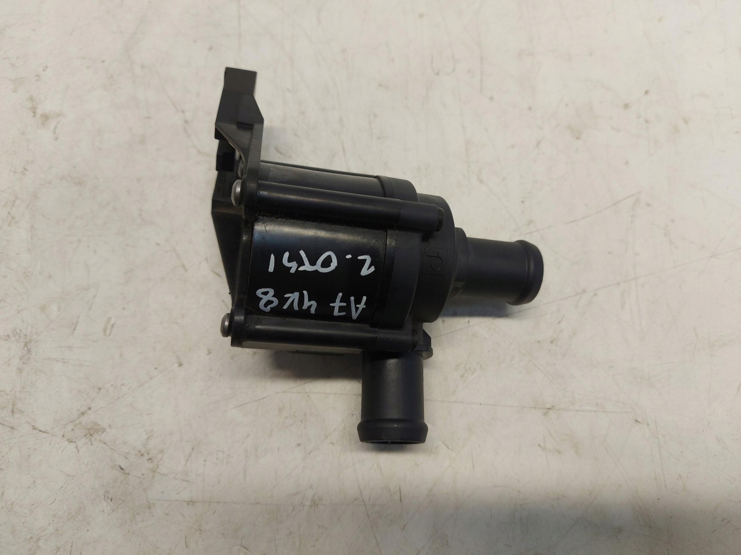 Audi A7 II 4K8 4M0 TFSI water pump 06H121601P