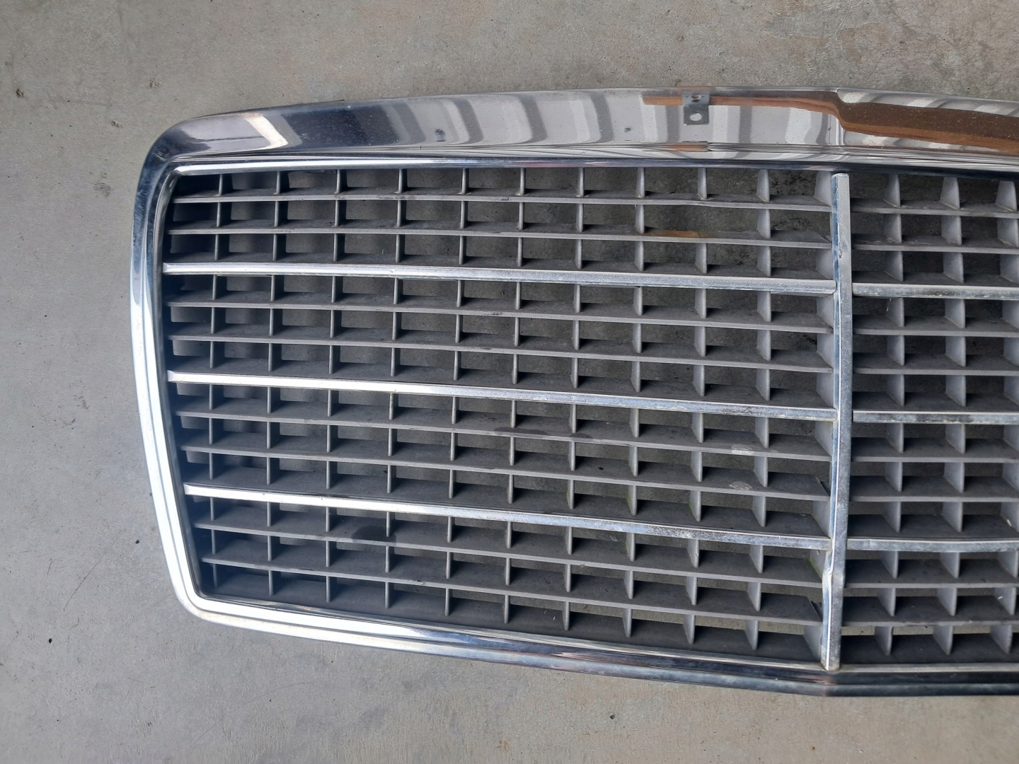 Grille MERCEDES W124 E-KLASA 93-97 1248880323
