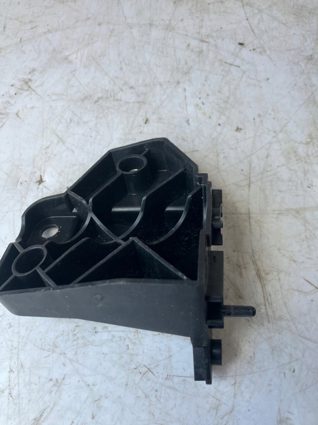 support holder lights right front TESLA MODEL S 1061332-00