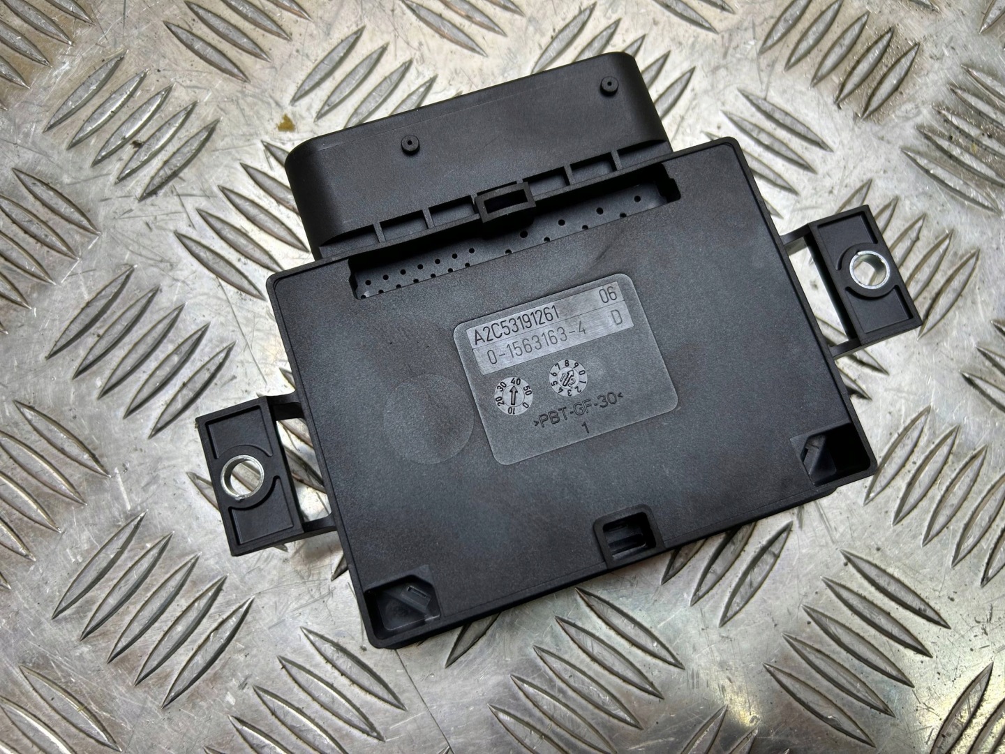 module / control unit electric brake BMW 6 F06 Gran coupe 2013 6858017