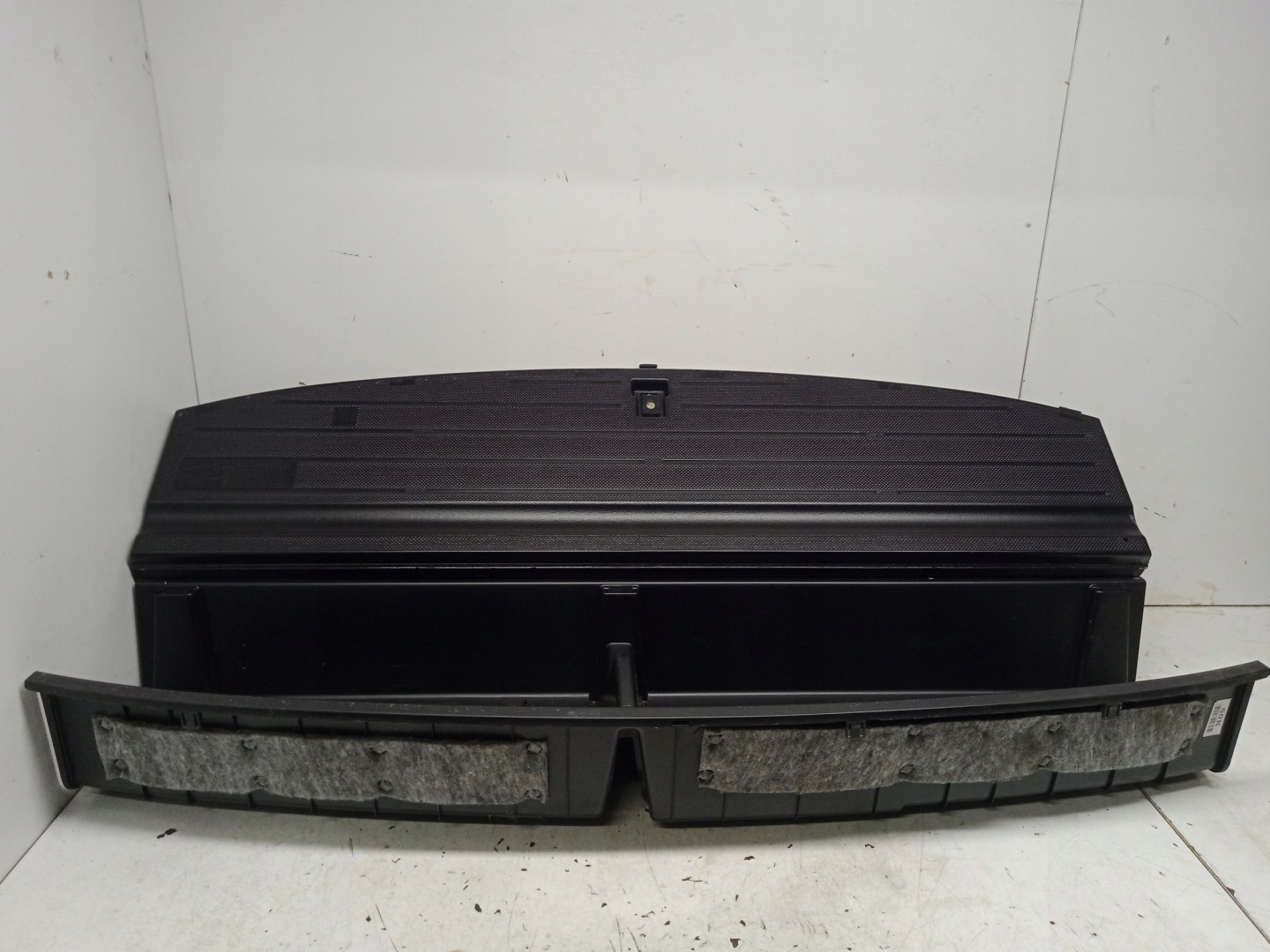 KIA CARENS IV passenger compartment boot 85715-A4500 2013-17R