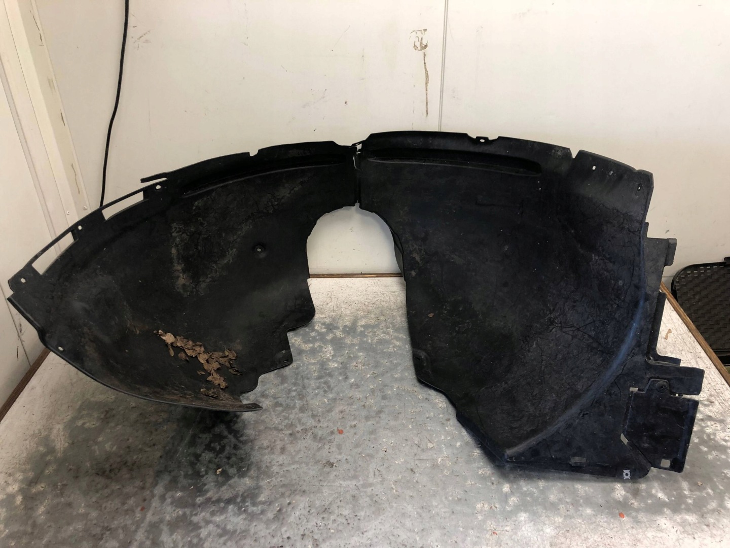 podblatník levý předek VW ID BUZZ 1T3805911