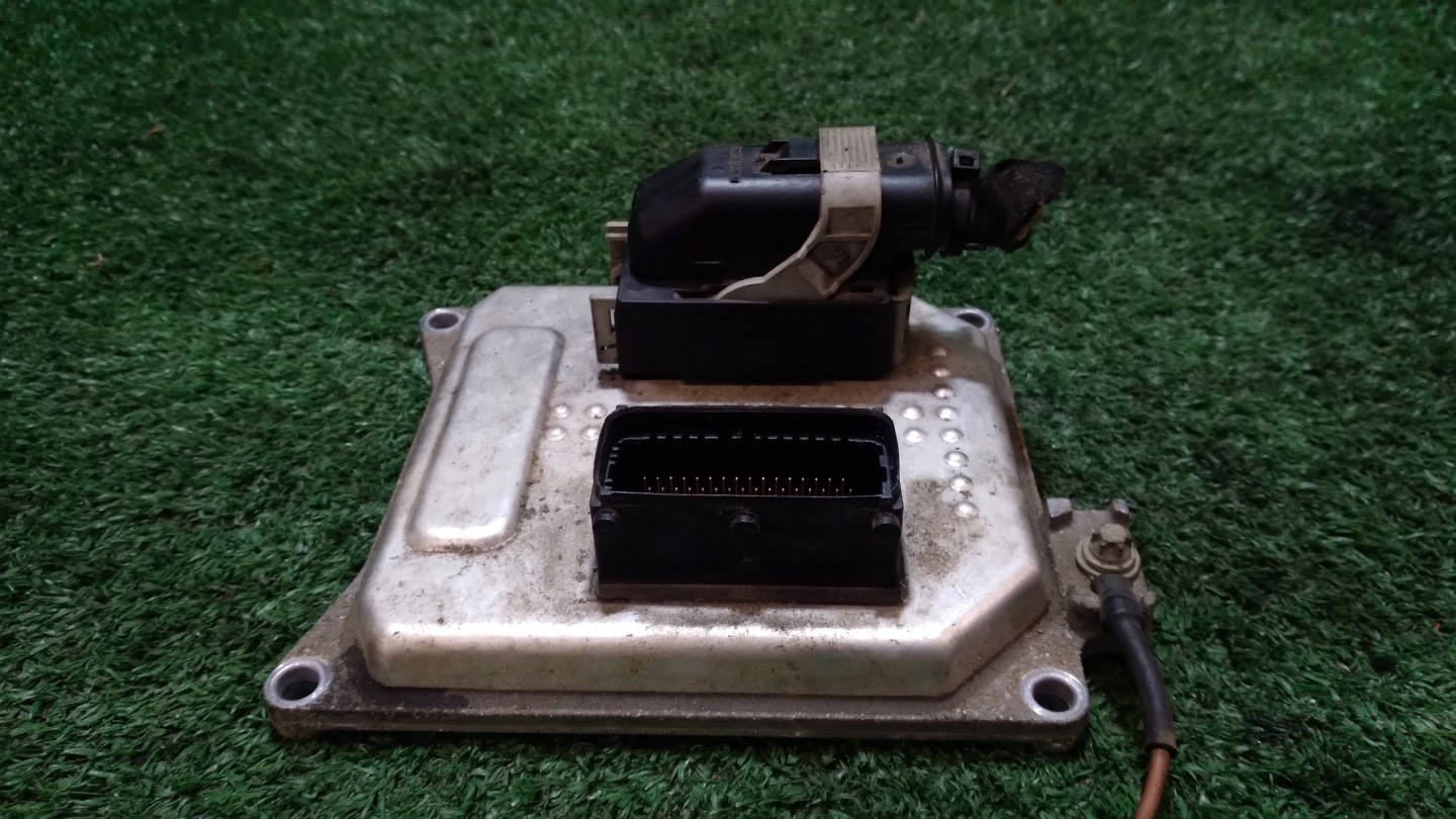 computer of the engine control unit OPEL ASTRA H 55568735