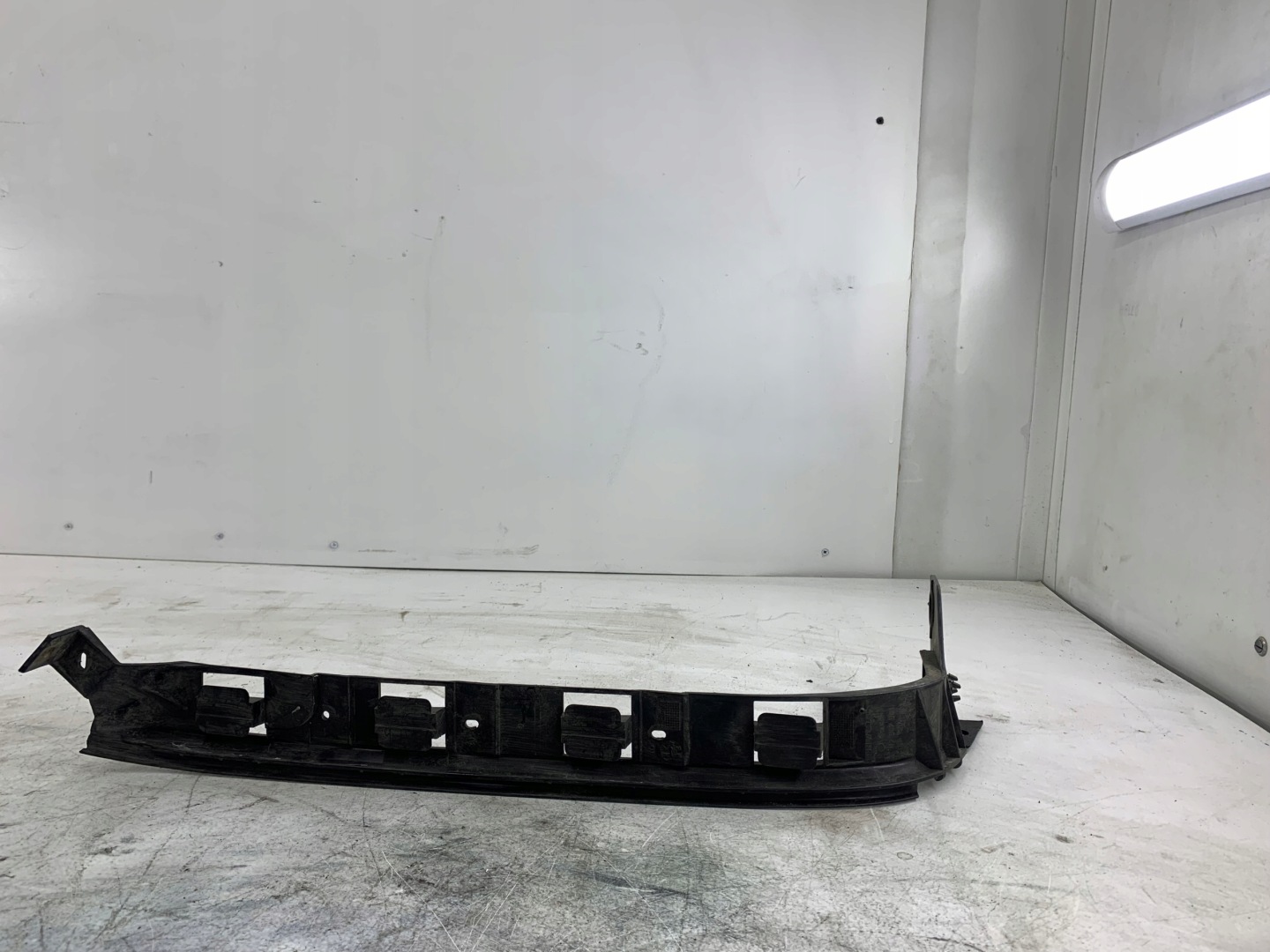 VW GOLF IV KOMBI bumper bracket right rear part