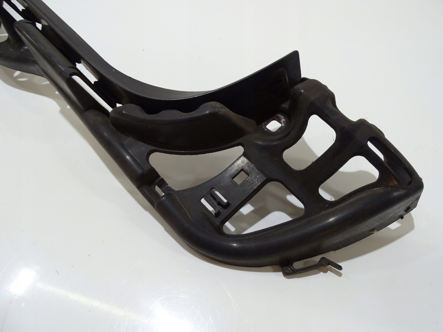 BMW E61 LIFT bumper bracket central rear part 7060797