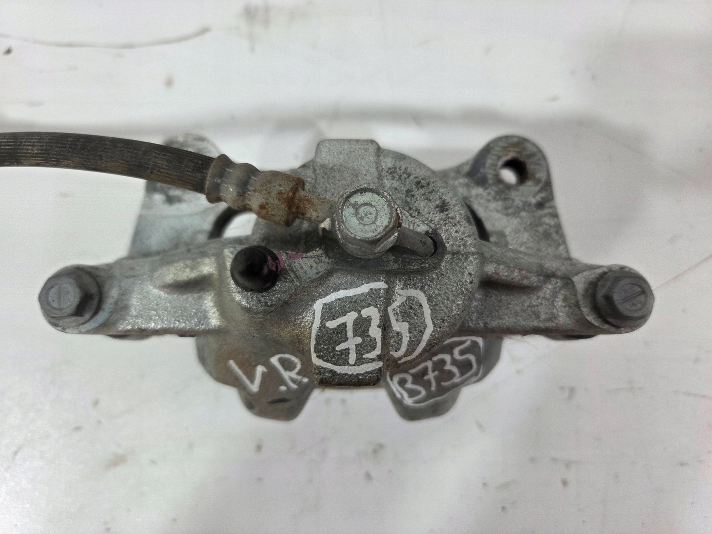 Toyota Yaris Cross caliper brake front L89764 (B735)
