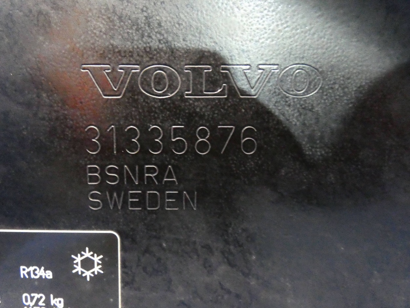 VOLVO XC60 e LIFT 13- Cofano 019-26