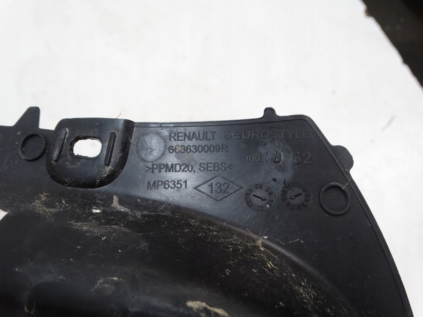 corner under the window left RENAULT SCENIC III MEGANE III 668630009R