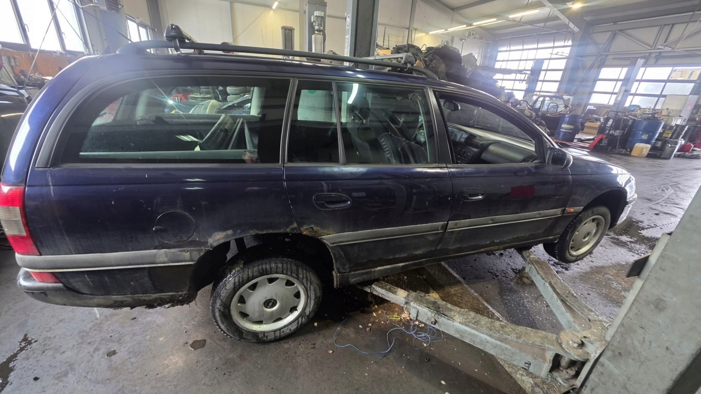 OPEL OMEGA B 2.0 B X20SE startér MOTORU 0001107015