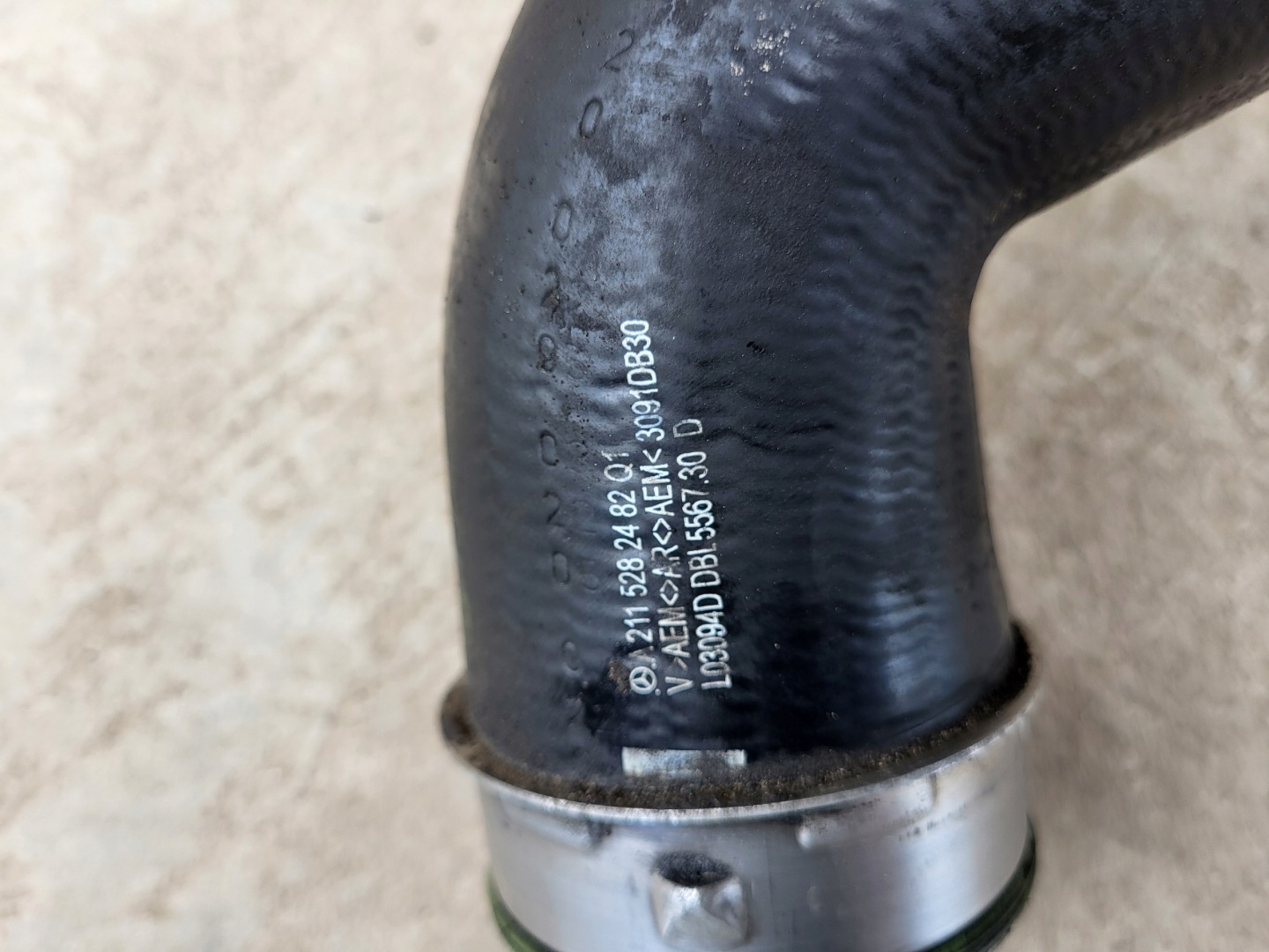 MERCEDES W211 prijenos cijev TURBO interkuler A2115282482