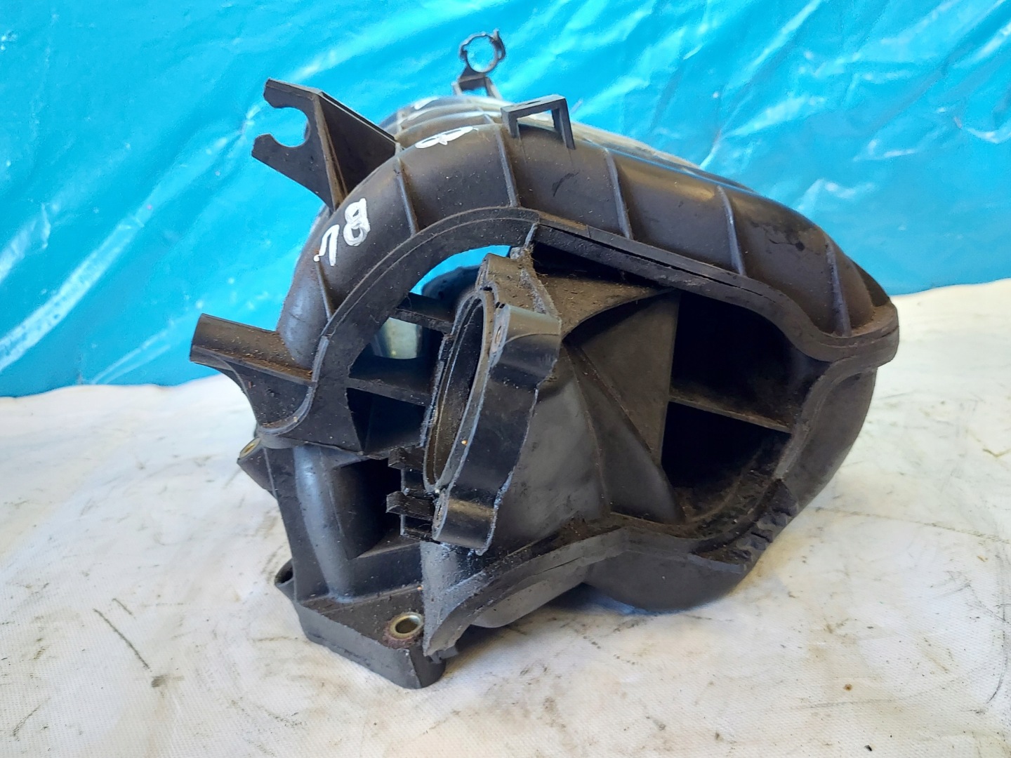 intake manifold GOLF IV 1.4 16V 036129711