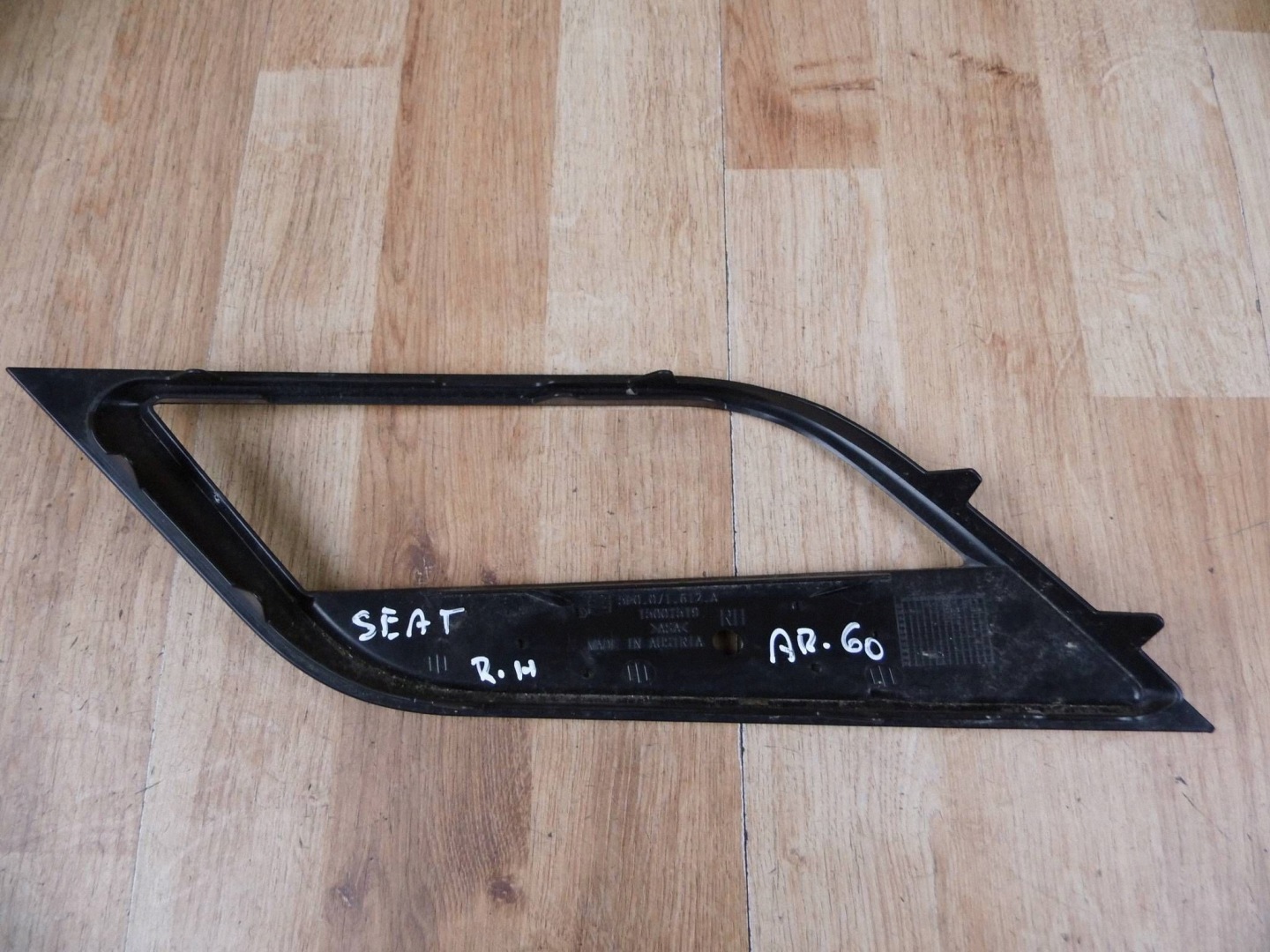 Seat Leon III 2013-2017 Aerodynamic Kit grid right of a bumper front