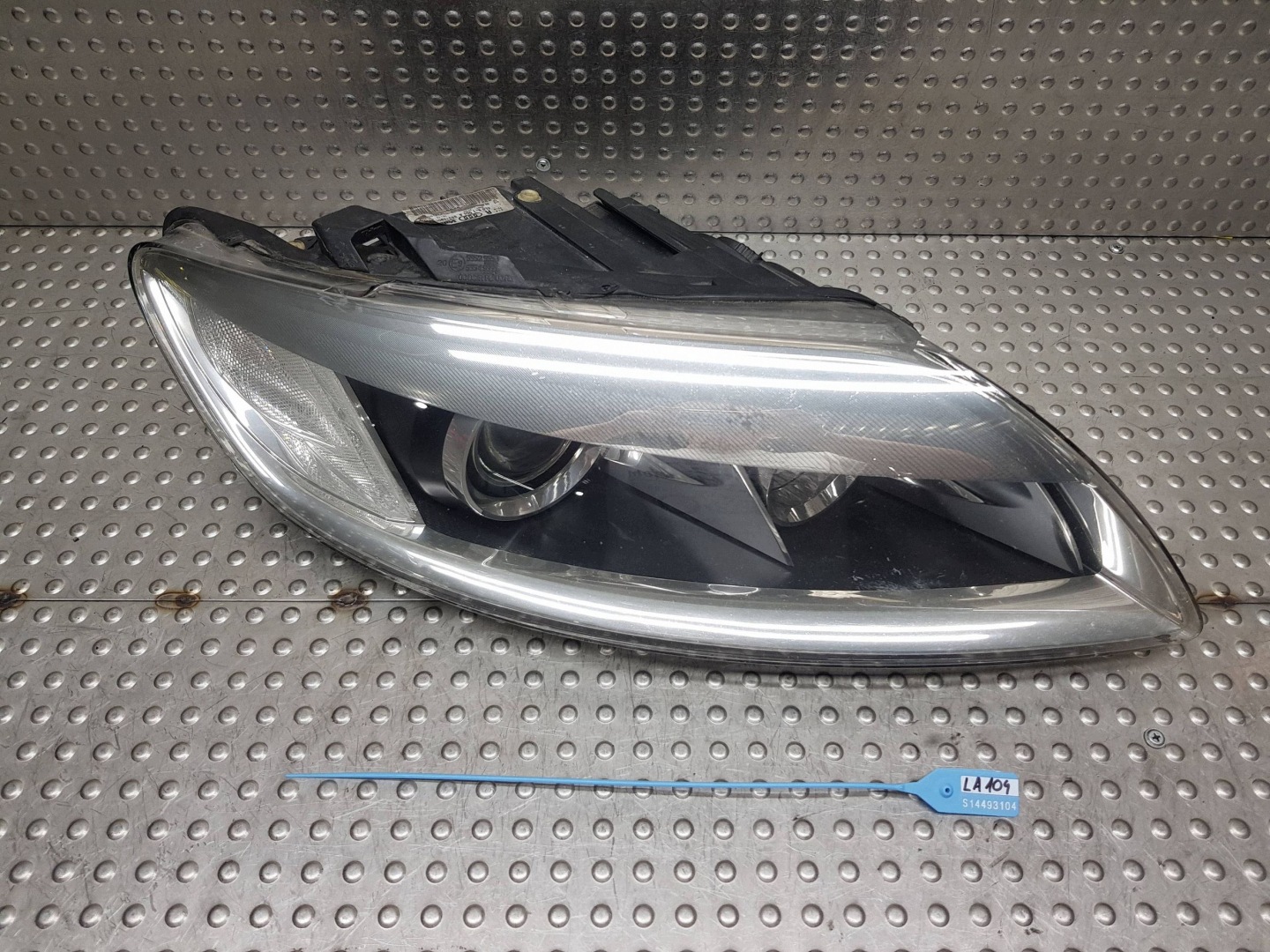 light REFLEKTOR right front XENON 4L0941004A AUDI Q7 4L 05