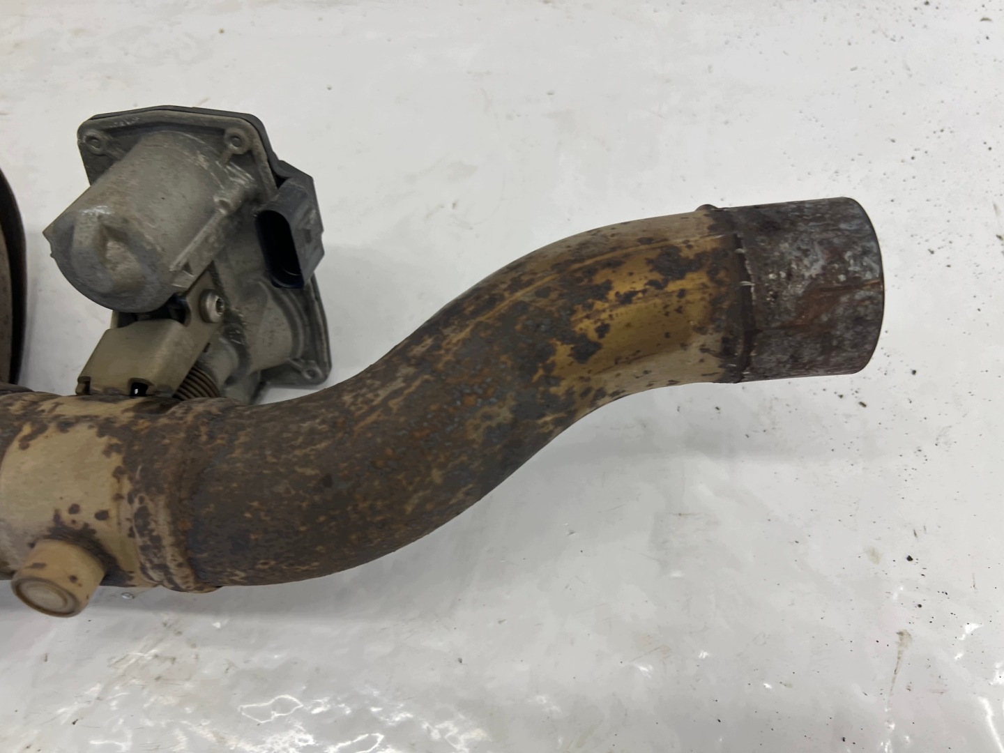AUDI A4 B9 A6 C7 2.0 TDI catalyst throttle flap 4G0131703AE