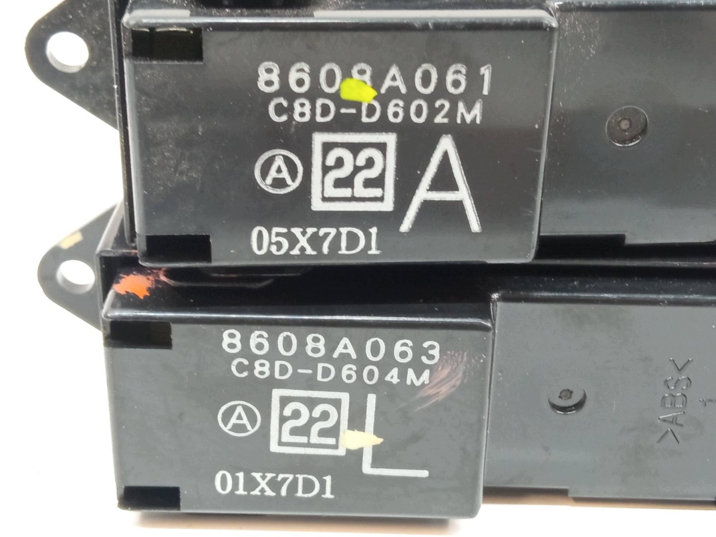 window control switch rear part left right 8608A061 Peugeot 4007 and (2007-2012)
