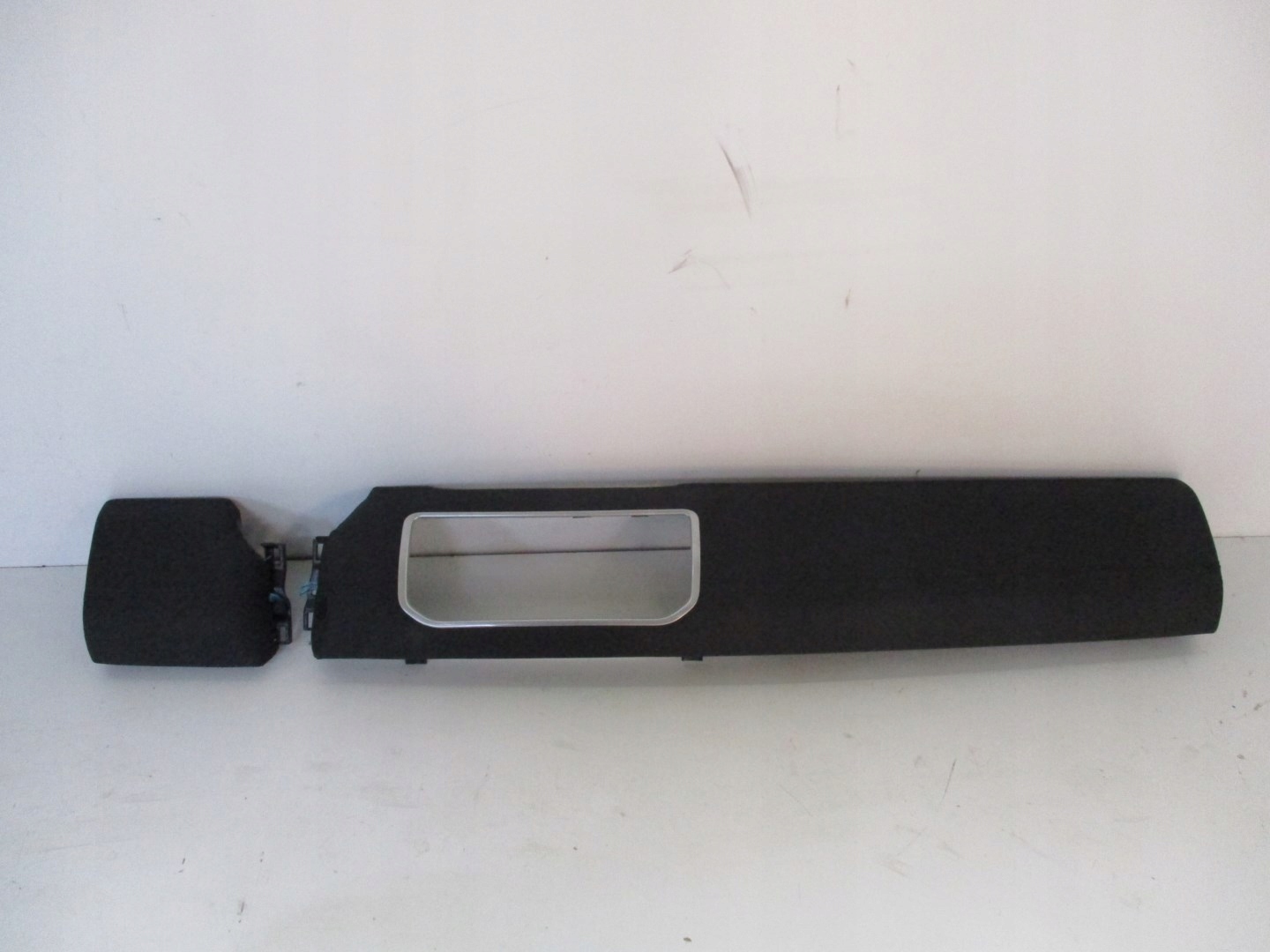 Moulage Console RANGE ROVER EVOQUE BJ32-04304-AAW