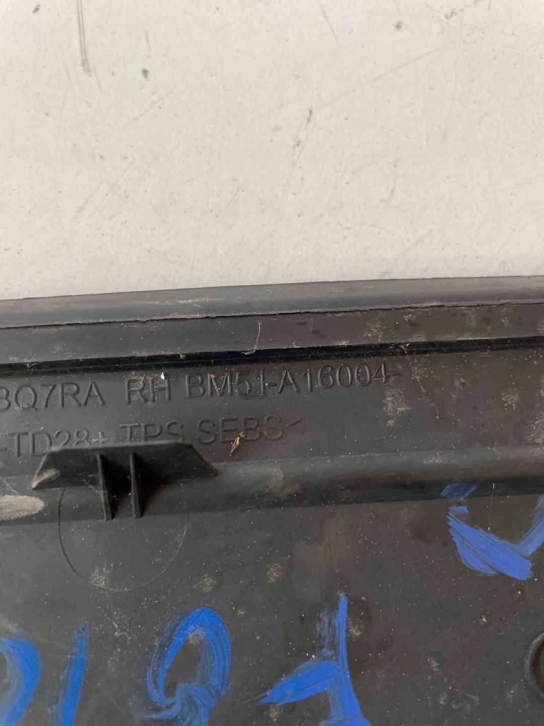 Couvre trojkat de couverture Aile Droite Avant Ford Focus MK3