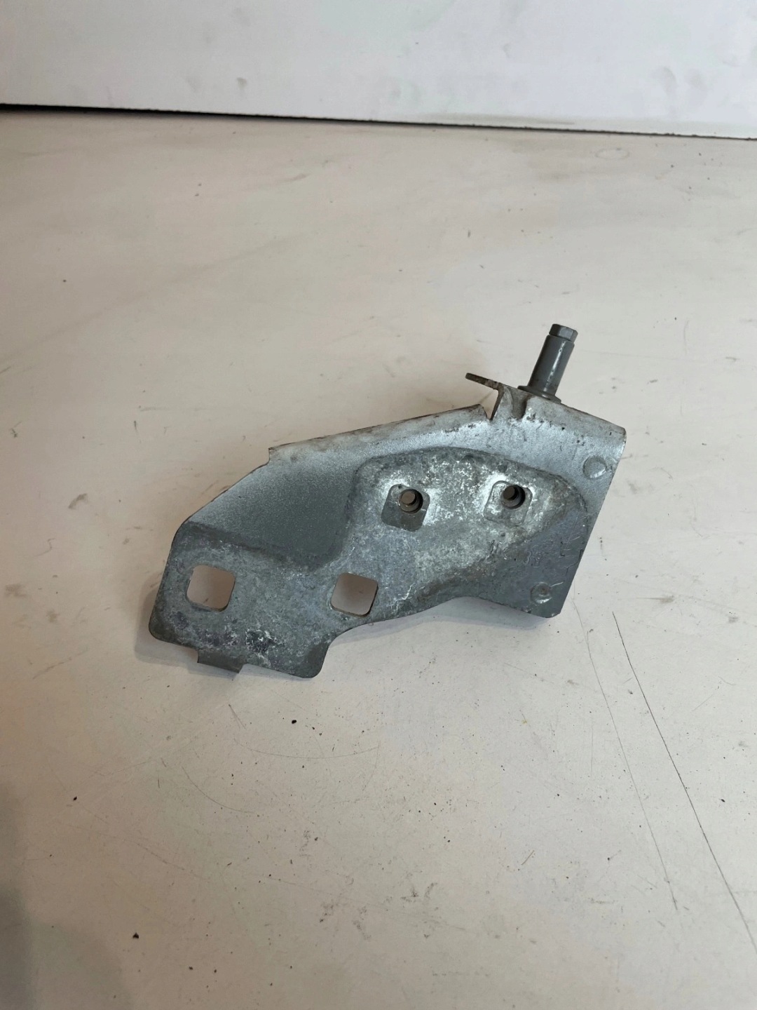 holder console supports left front Renault Clio IV